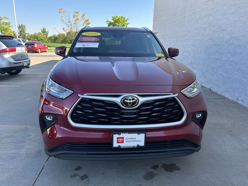 Used 2020 Toyota Highlander XLE AWD/4WD image 2