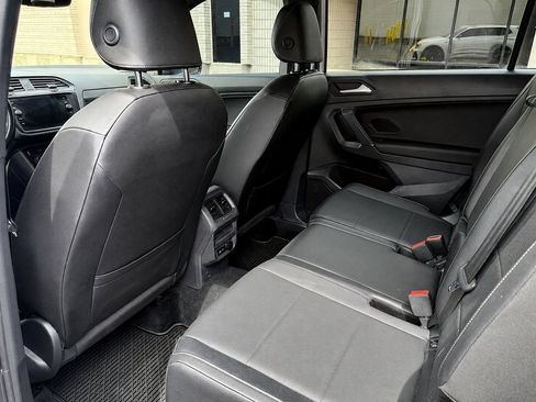 Used 2020 Volkswagen Tiguan SE R-Line FWD image 11