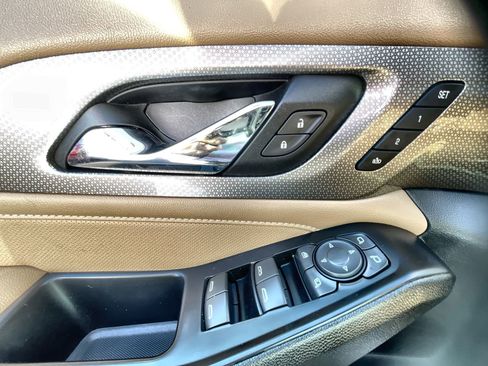 Used 2023 Chevrolet Traverse Premier image 23