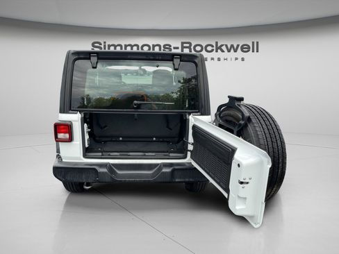Used 2020 Jeep Wrangler Sport image 11