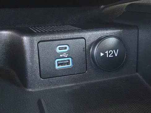 Used 2022 Ford Escape SE w/ SE Sport Appearance Package image 25