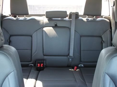 Used 2025 GMC Sierra 1500 SLT image 16