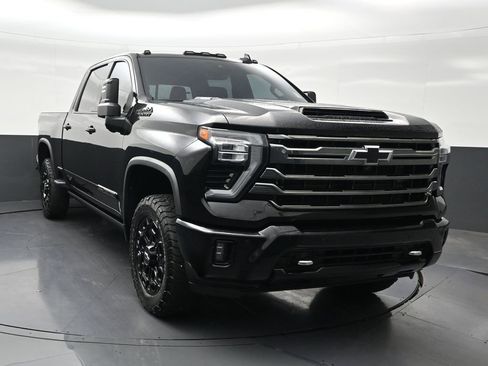 Used 2024 Chevrolet Silverado 2500 High Country w/ Midnight Edition AWD/4WD image 8