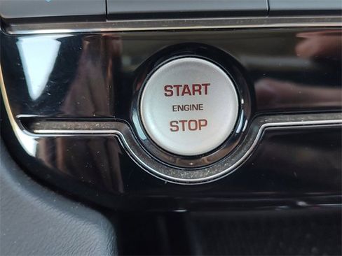 Used 2019 Jaguar F-PACE Portfolio image 33