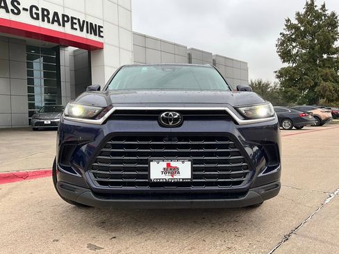 Used 2025 Toyota Grand Highlander FWD image 4