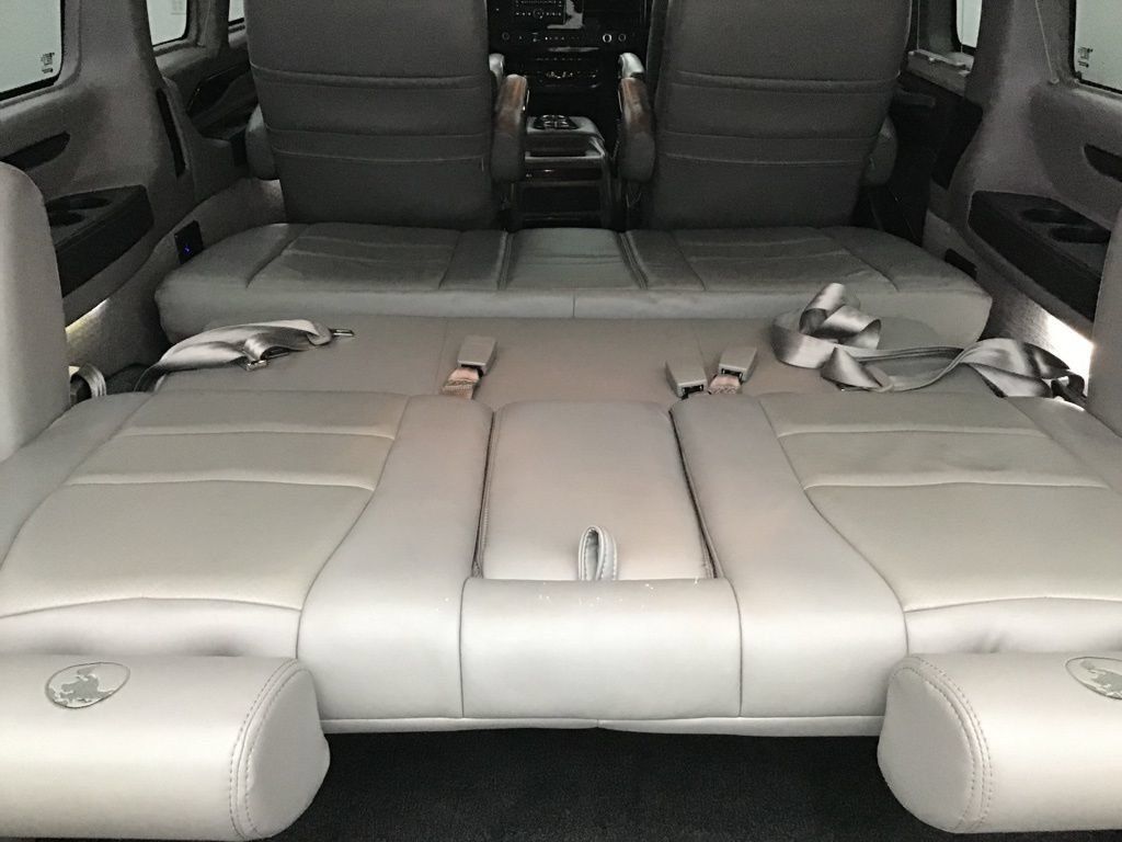 Used 2020 Chevrolet Express 2500 w/ Enhanced Convenience Package RWD image 9