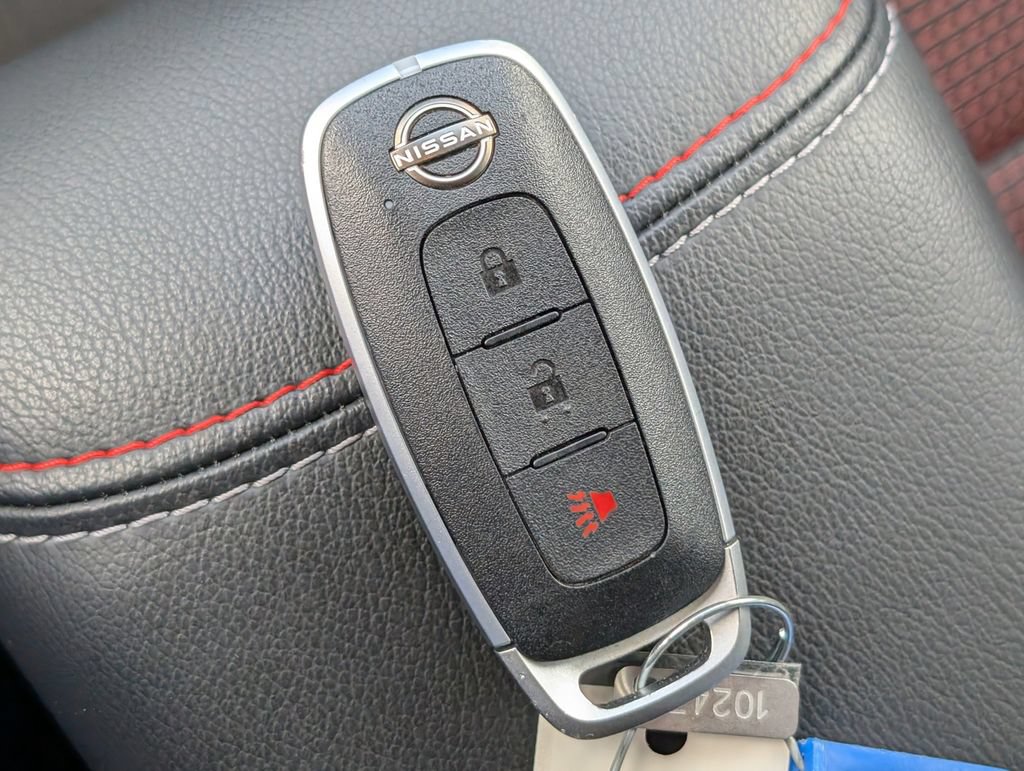 Certified 2025 Nissan Kicks SR FWD image 31