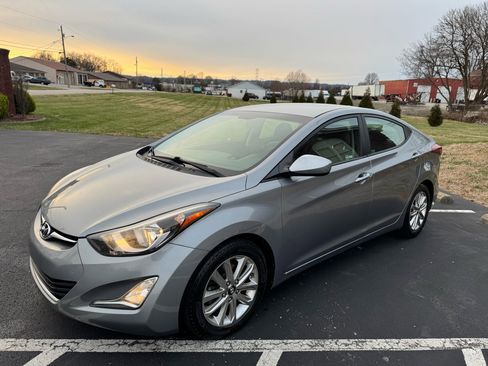 Used 2015 Hyundai Elantra SE w/ Option Group 02 image 3