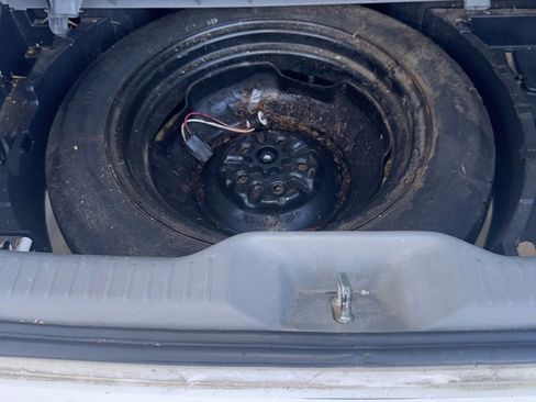 Used 2010 Pontiac Vibe w/ Preferred Package image 14