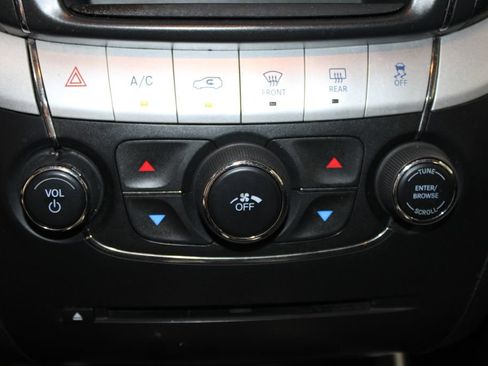 Used 2019 Dodge Journey SE w/ Connectivity Group FWD image 44