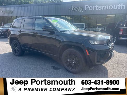 Used 2026 Jeep Grand Cherokee Altitude AWD/4WD image 1
