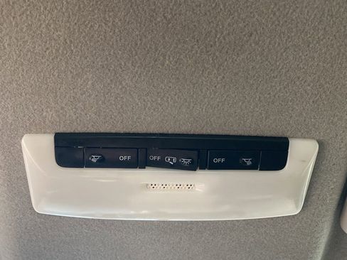 Certified 2020 Nissan Kicks SV image 17