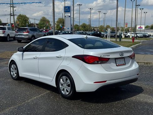 Used 2016 Hyundai Elantra SE FWD image 3