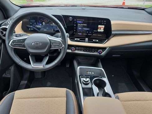 Used 2025 Chevrolet Equinox ACTIV w/ Safety and Technology Package FWD image 9