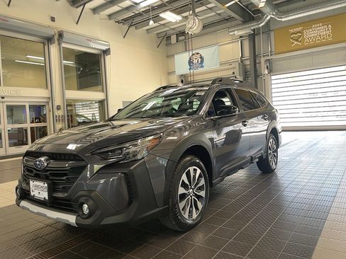 Used 2025 Subaru Outback Limited AWD/4WD image 3