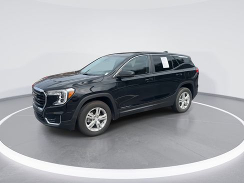 Used 2024 GMC Terrain SLE image 5