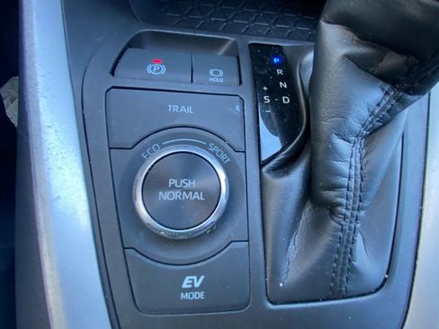 Used 2025 Toyota RAV4 XLE image 18