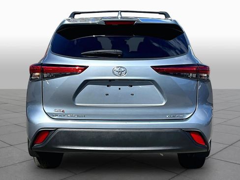 Used 2023 Toyota Highlander XLE AWD/4WD image 5