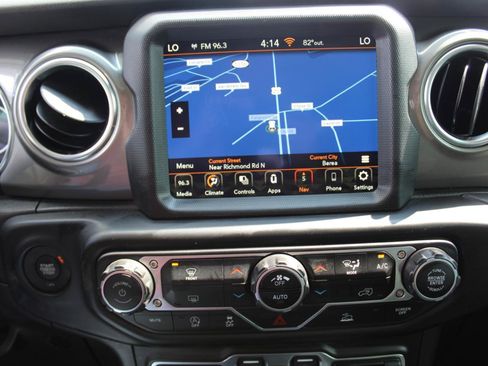 Used 2023 Jeep Gladiator Overland AWD/4WD image 16