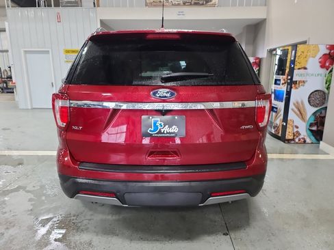 Used 2019 Ford Explorer XLT w/ Equipment Group 202A image 6