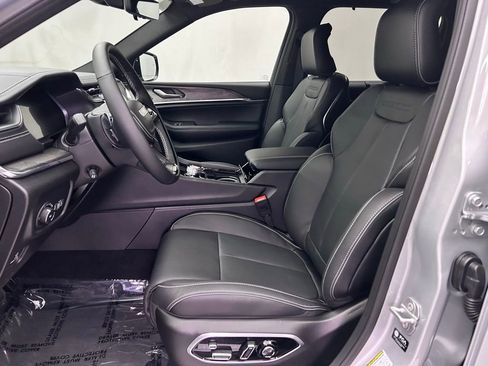 New 2025 Jeep Grand Cherokee Overland w/ Adv Protech Group III image 16