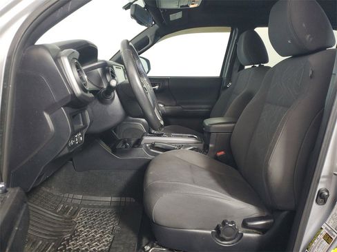 Used 2017 Toyota Tacoma TRD Sport image 11