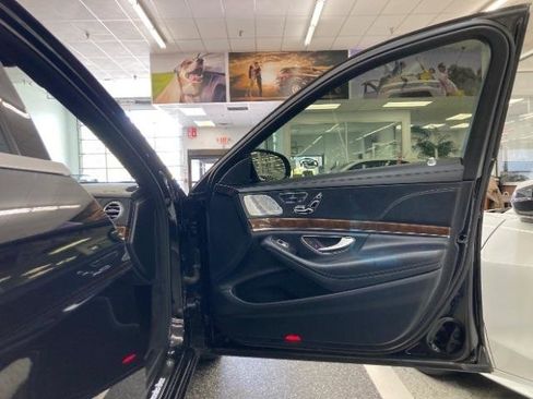 Used 2017 Mercedes-Benz S 550 4MATIC Sedan image 26