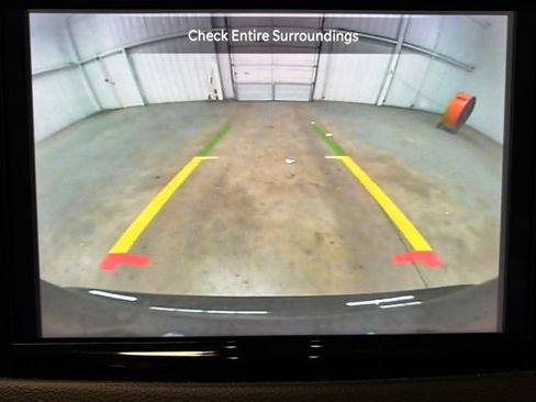 Used 2023 Chrysler Pacifica Touring-L FWD image 14