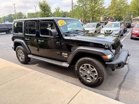 Used 2019 Jeep Wrangler Unlimited Sport AWD/4WD image 2