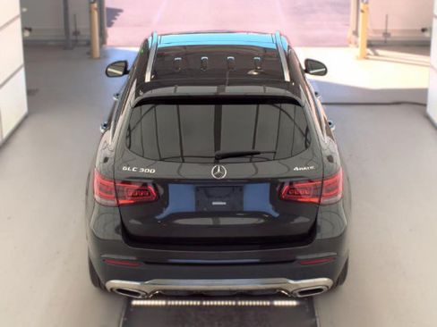 Used 2021 Mercedes-Benz GLC 300 4MATIC w/ Premium Package image 4