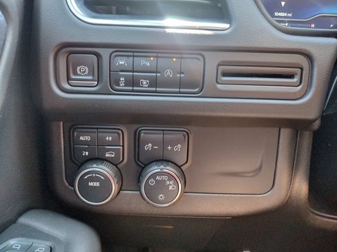 Used 2023 Chevrolet Suburban RST w/ Luxury Package AWD/4WD image 29