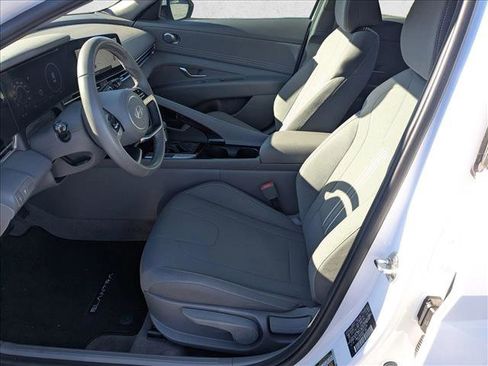 Used 2024 Hyundai Elantra SEL w/ Convenience Package image 16