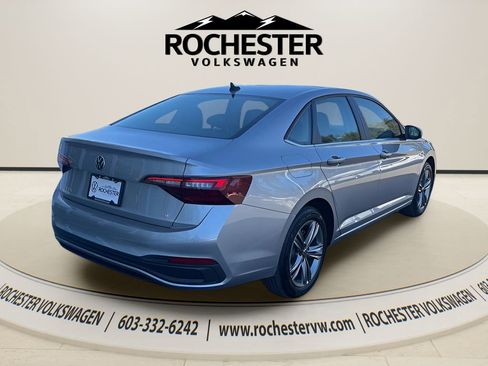 Used 2023 Volkswagen Jetta SE image 7