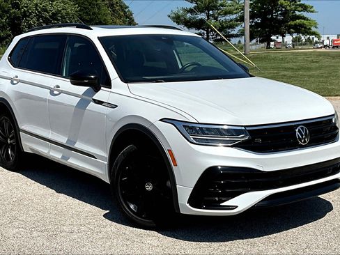 Used 2022 Volkswagen Tiguan SE R-Line image 38