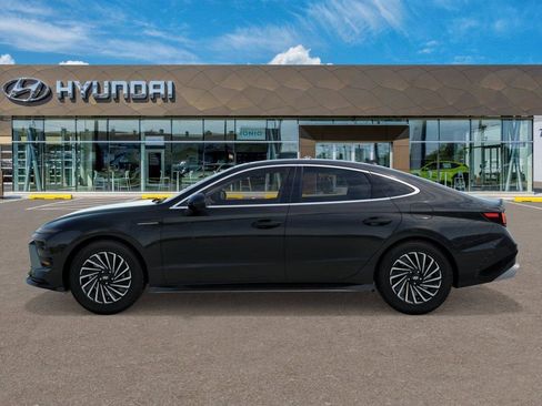 New 2025 Hyundai Sonata Limited FWD image 3