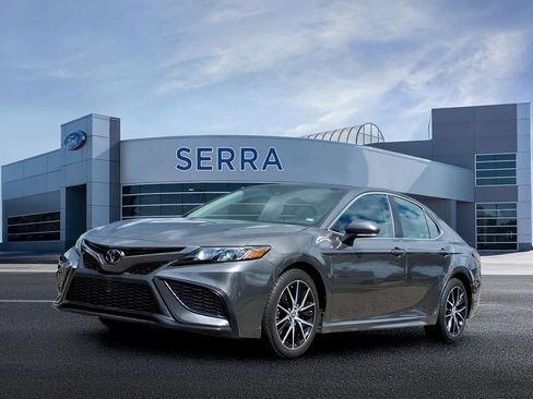 Used 2022 Toyota Camry SE FWD image 1
