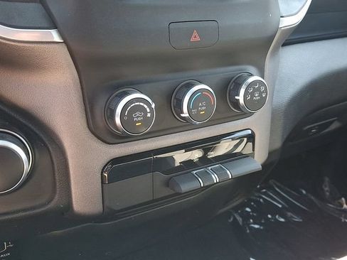 Used 2021 RAM 1500 Big Horn AWD/4WD image 17