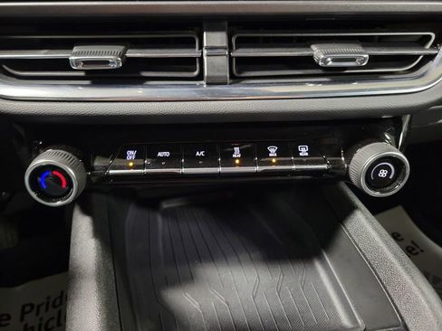 Used 2025 Chevrolet Equinox EV LT image 16