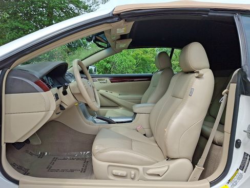 Used 2005 Toyota Solara SE FWD image 13