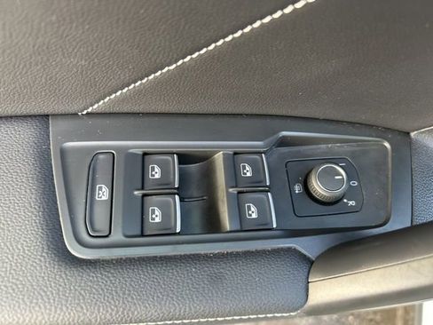 Certified 2024 Volkswagen Tiguan SE image 31