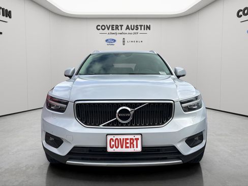 Used 2022 Volvo XC40 T5 Momentum w/ Premium Package image 7