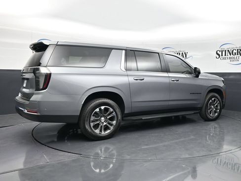 Used 2026 Chevrolet Suburban LT w/ Comfort Package RWD image 9