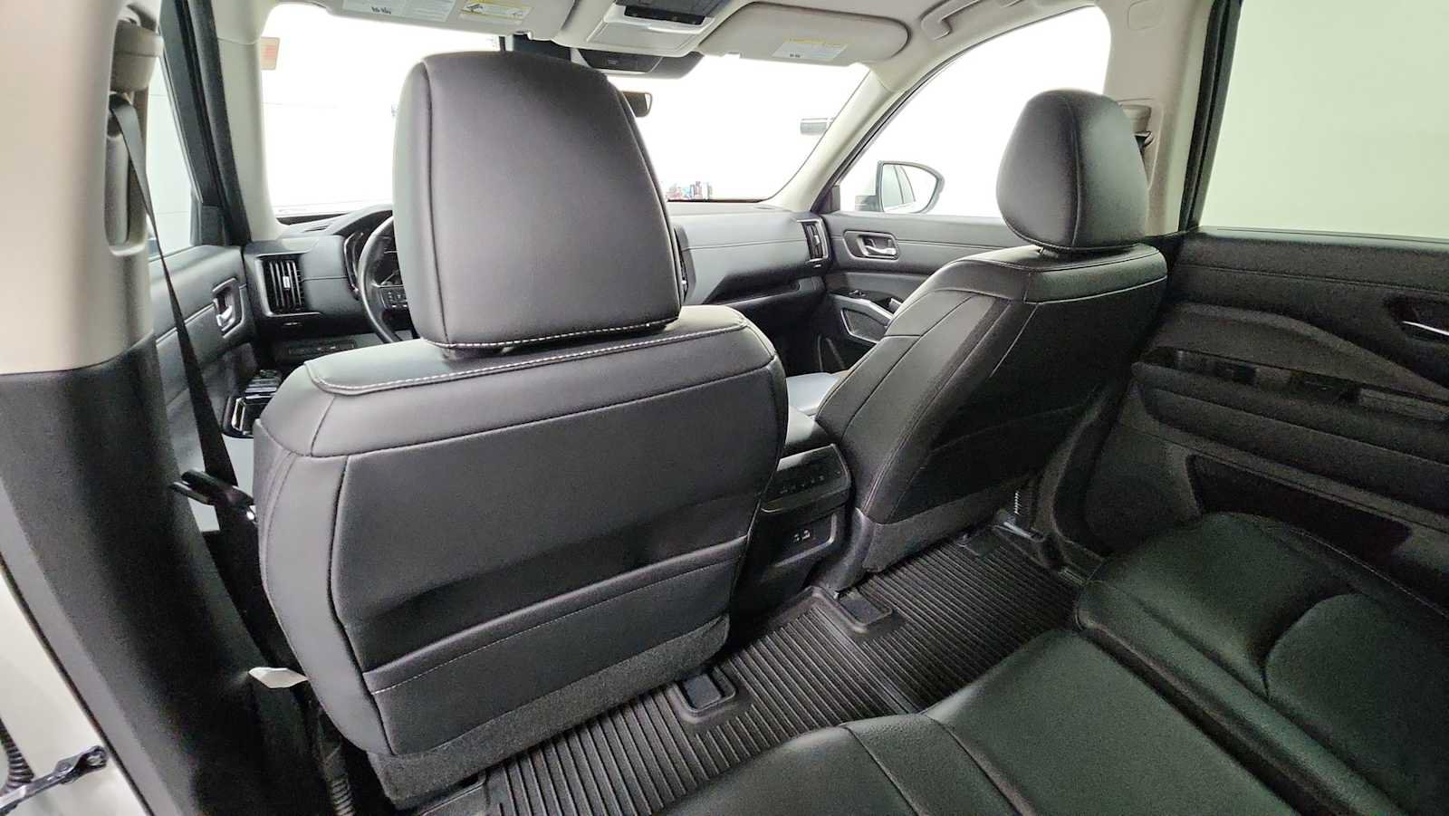 Used 2024 Nissan Pathfinder SL w/ Cargo Package AWD/4WD image 26
