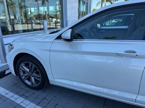 Used 2024 Volkswagen Jetta SE FWD image 3