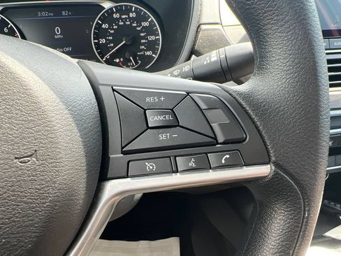 Used 2025 Nissan Altima 2.5 SV FWD image 25