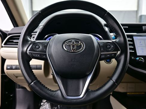 Used 2020 Toyota Camry XLE image 20