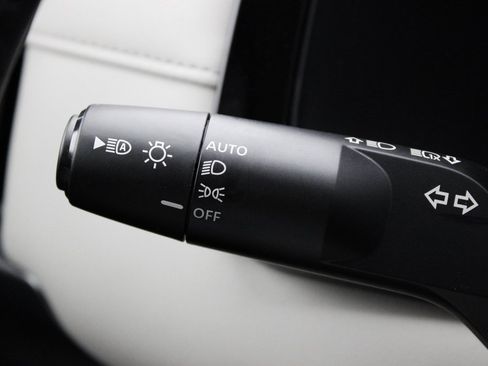 Certified 2024 Nissan Pathfinder SL image 36