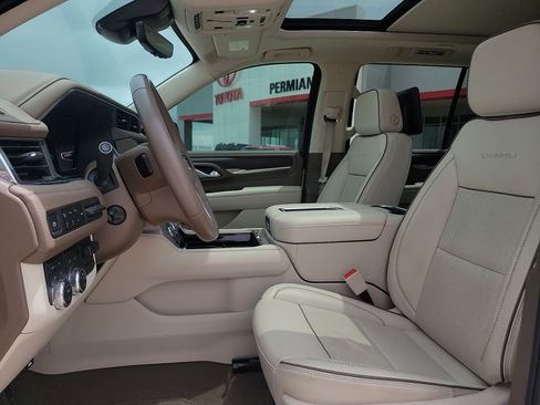 Used 2024 GMC Yukon Denali w/ Denali Reserve Package AWD/4WD image 12