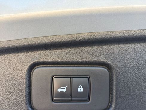 Used 2025 Nissan Pathfinder SV FWD image 23