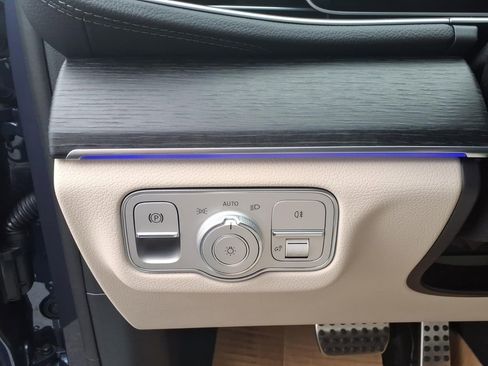 New 2026 Mercedes-Benz GLS 450 4MATIC image 17